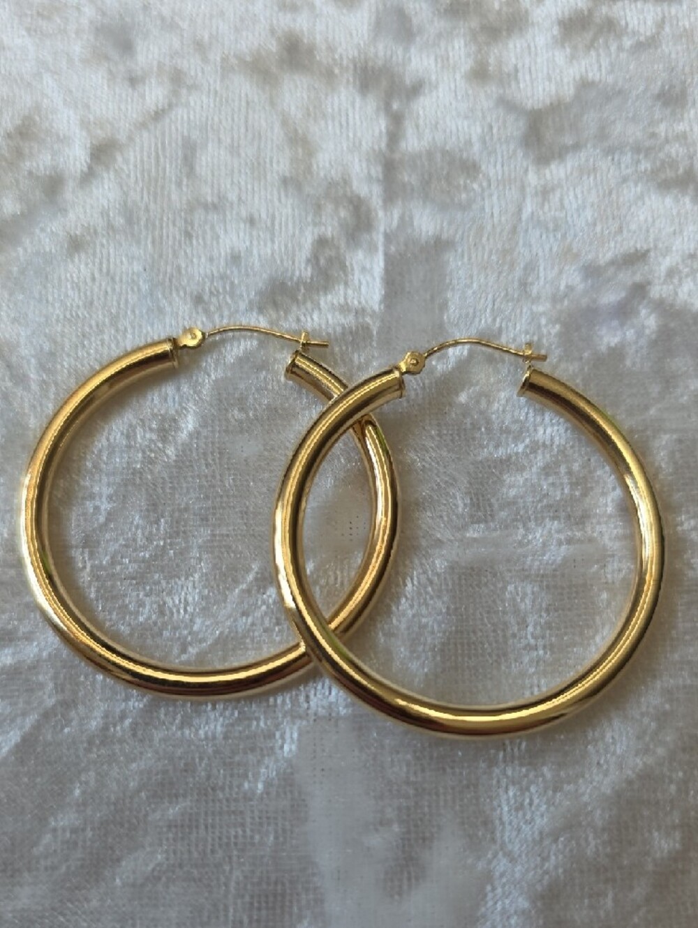 14kt Gold Hollow Hoop Earrings - Classic - Picture 4 of 11